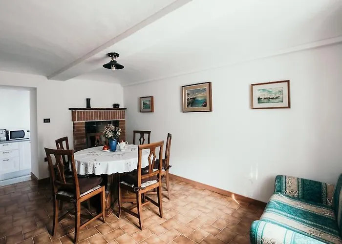 La Casa Di Elso Con Piscina Canelli